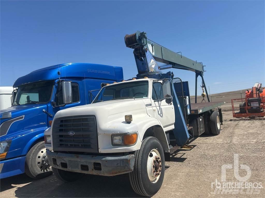 Ford F800 Camion plateau ridelle avec grue