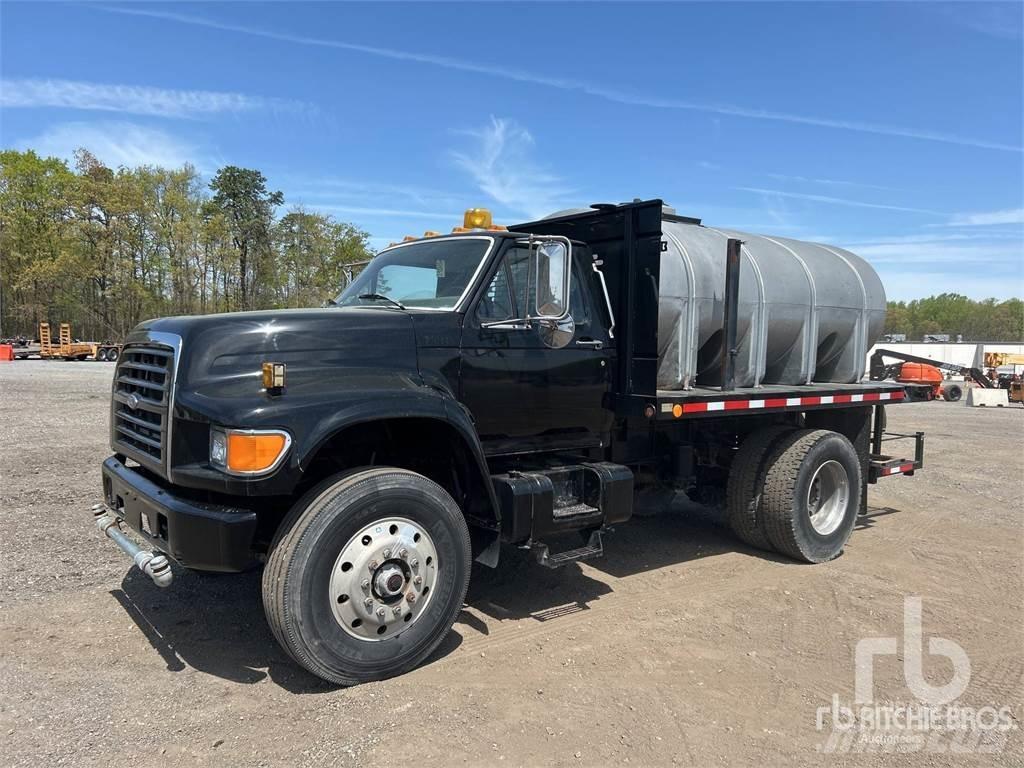 Ford F800 Camion citerne à eau