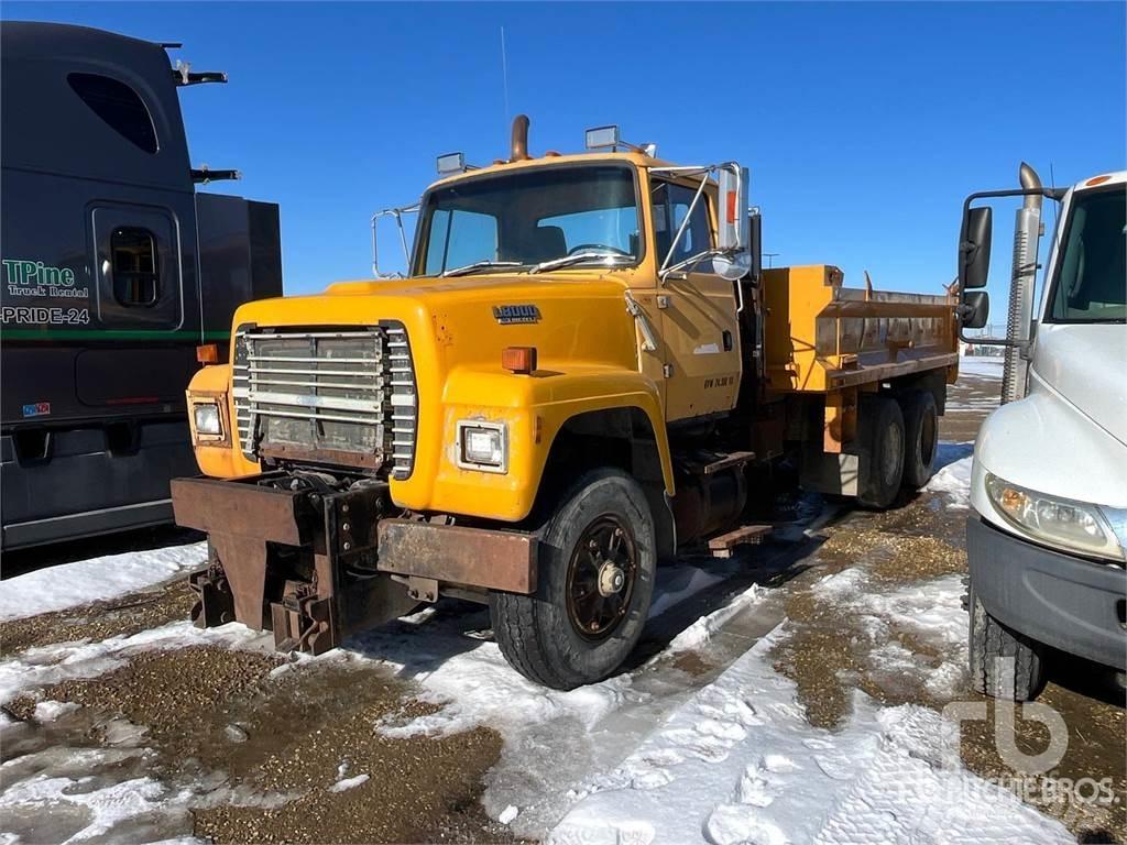 Ford L8000 Camion benne