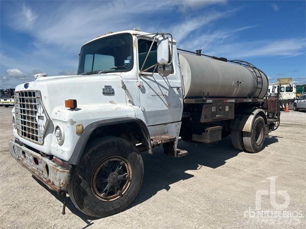 Ford LN8000 Pulvérisateur pour bitume