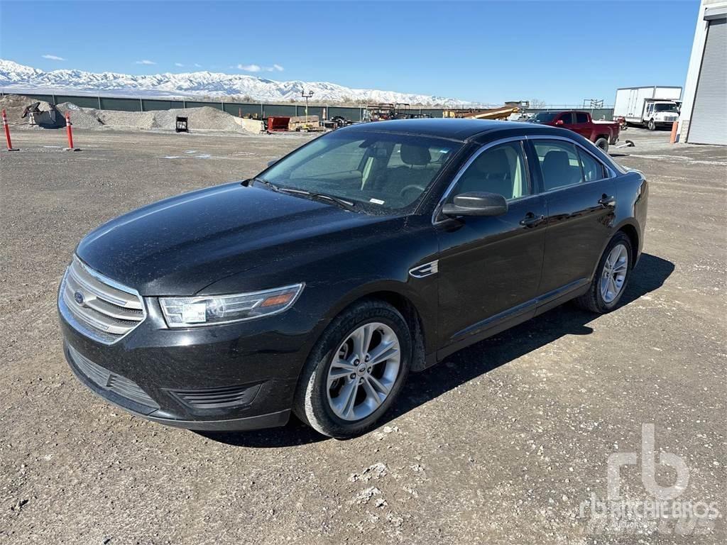 Ford TAURUS Voiture