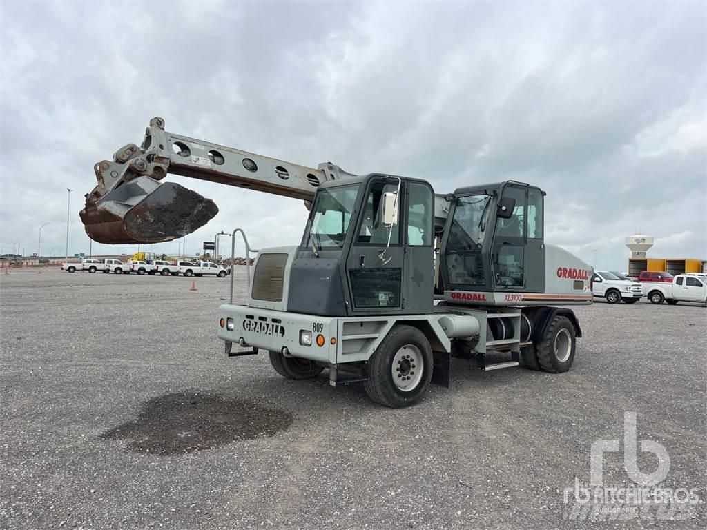 Gradall XL3100 Pelle sur pneus