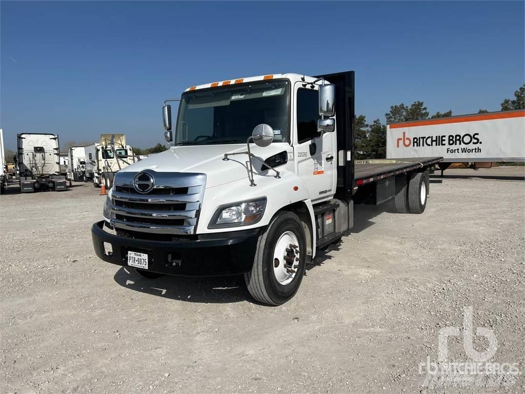 Hino 268 Camion plateau