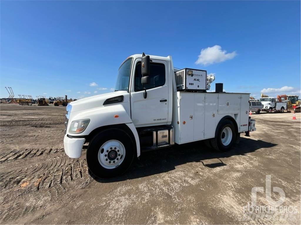 Hino 338 Camions et véhicules municipaux