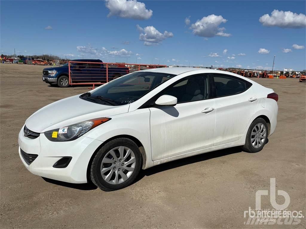 Hyundai ELANTRA Voiture