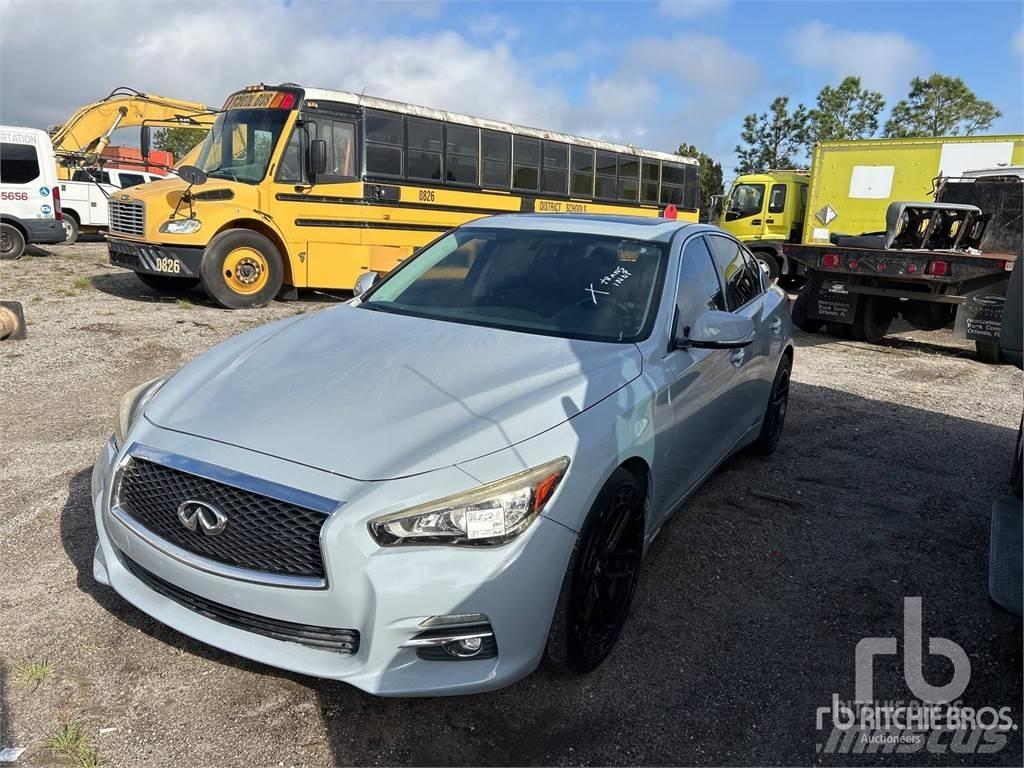 Infiniti Q50 Voiture