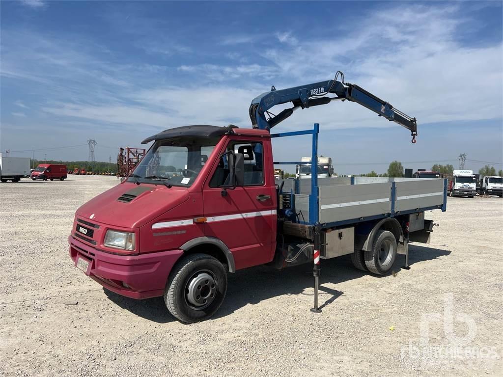 Iveco 59E12 Camion plateau ridelle avec grue