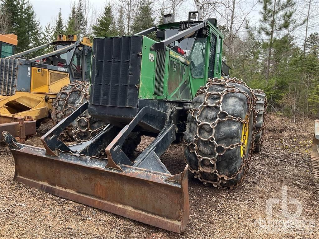 John Deere 848H Débusqueur