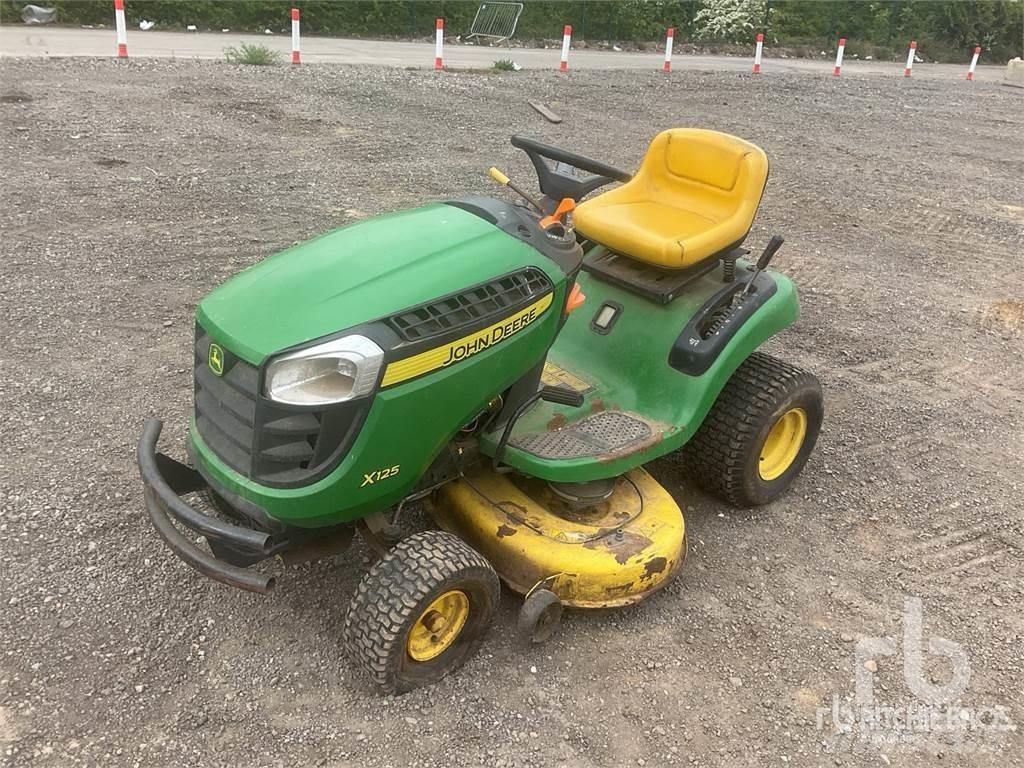 John Deere X125 Faucheuse