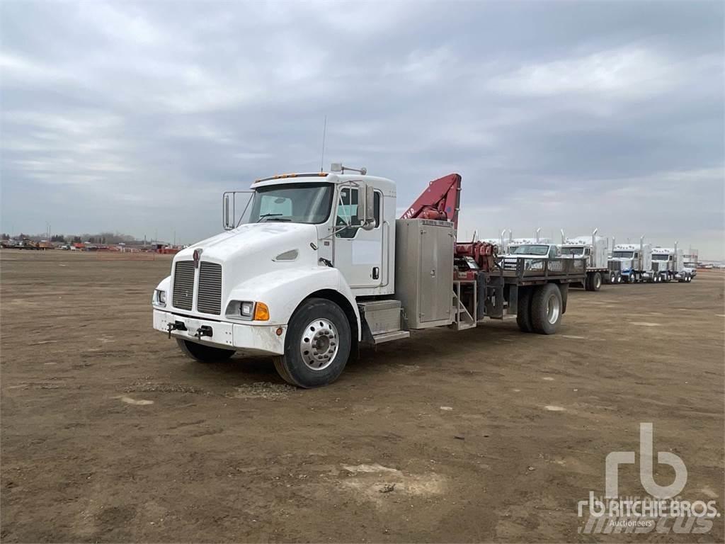 Kenworth T300 Camion plateau ridelle avec grue