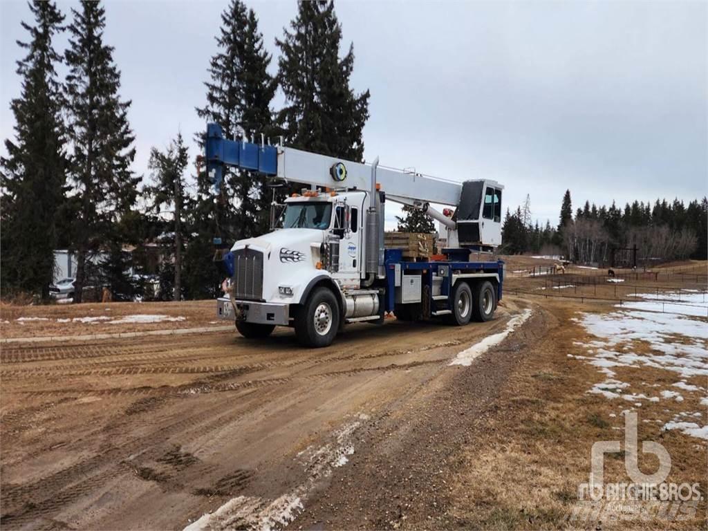Kenworth T800 Camion plateau ridelle avec grue