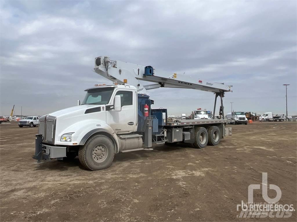 Kenworth T880 Camion plateau ridelle avec grue