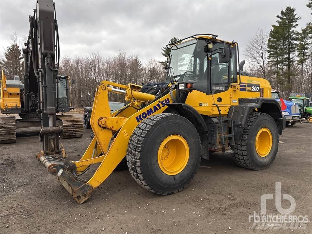 Komatsu WA200-8 Chargeuse sur pneus