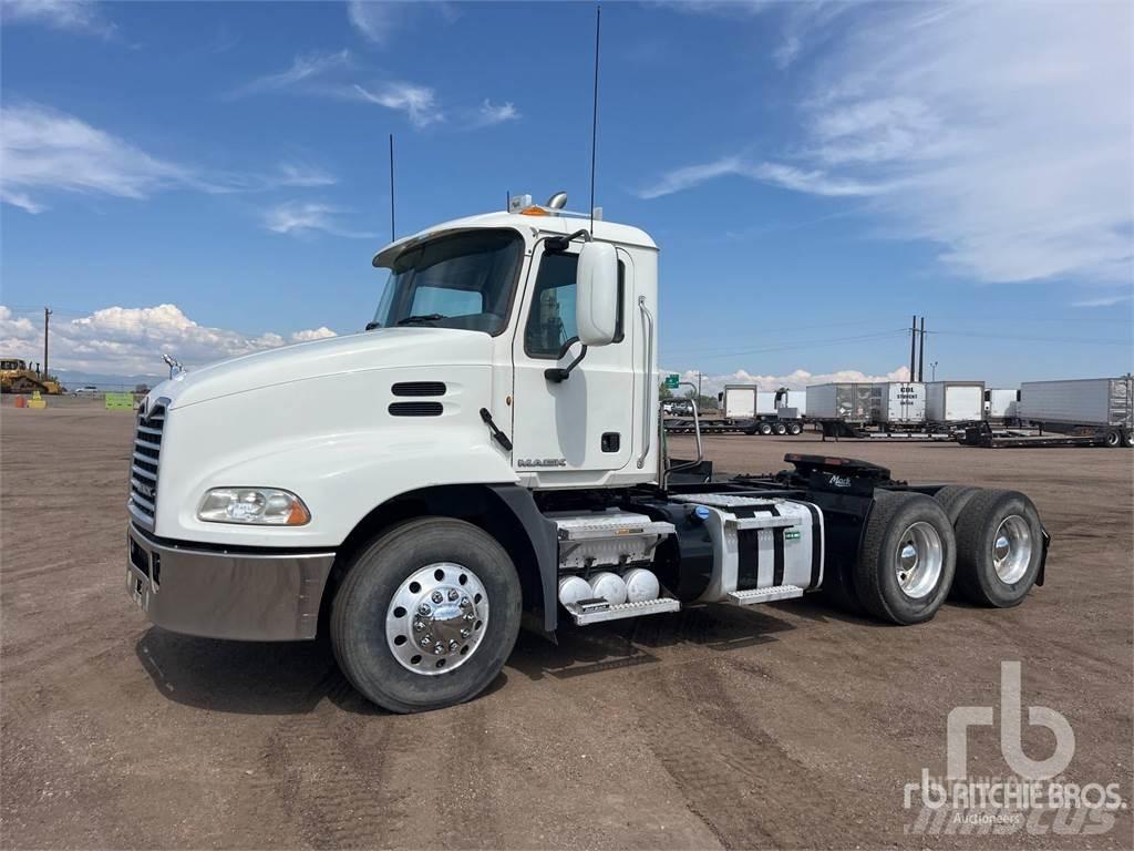 Mack CH613 Tracteur routier
