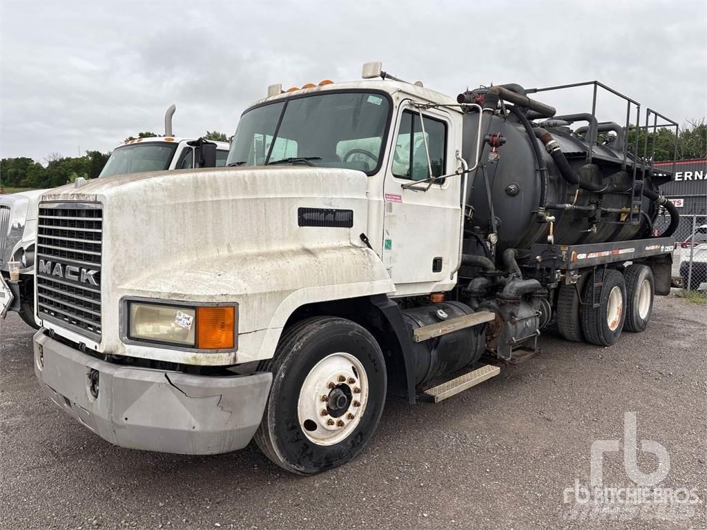 Mack CH613 Camion aspirateur, Hydrocureur