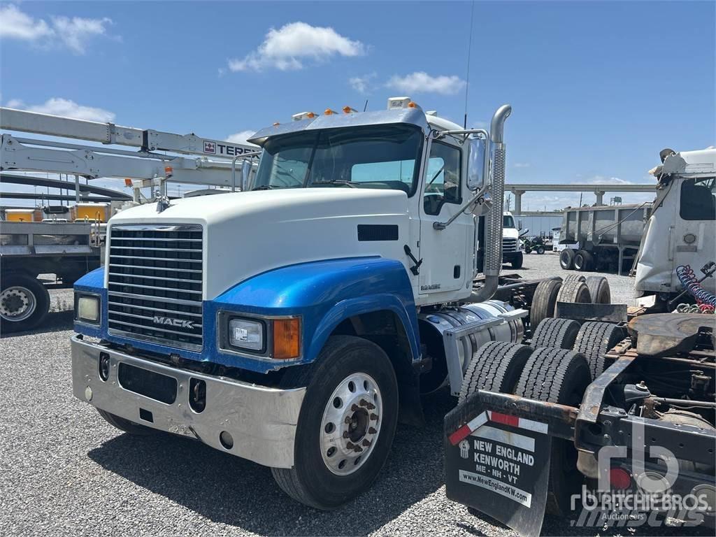 Mack CHU613 Châssis cabine