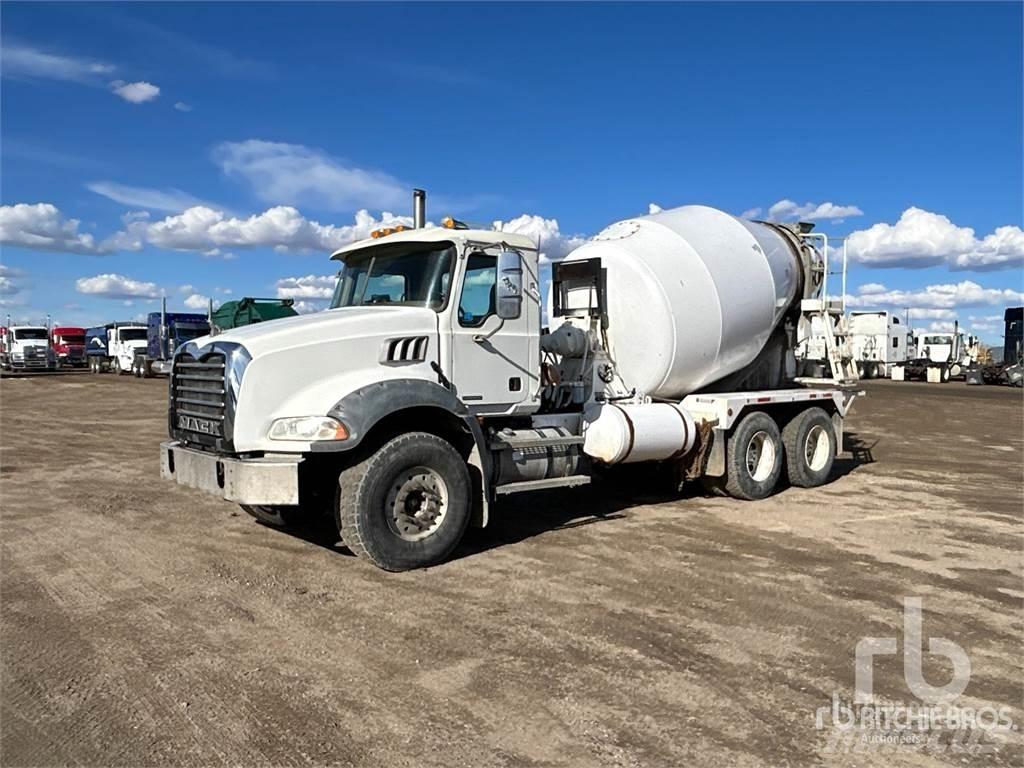 Mack CT713 Camion malaxeur