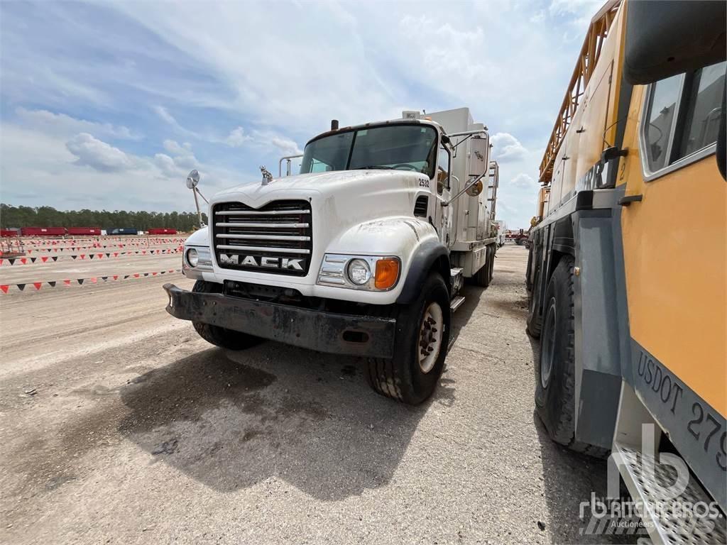 Mack CV713 Camions et véhicules municipaux