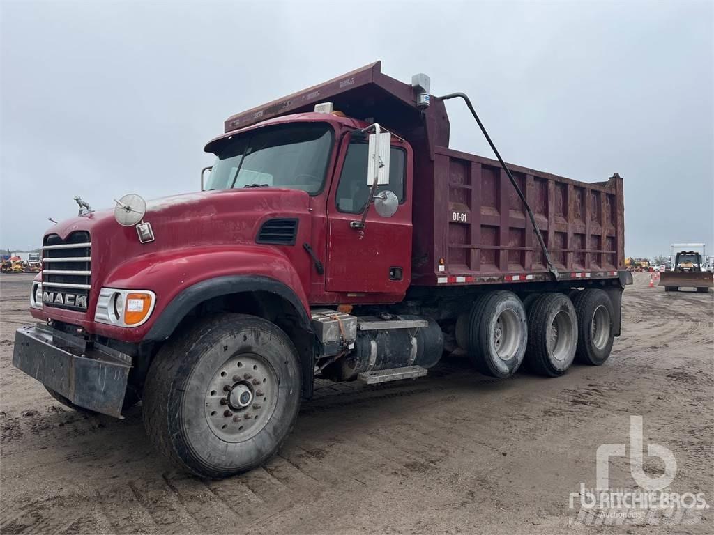 Mack CV713 Camion benne