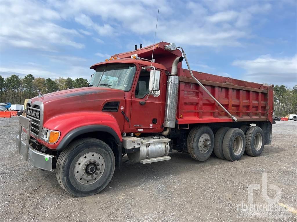 Mack CV713 Camion benne