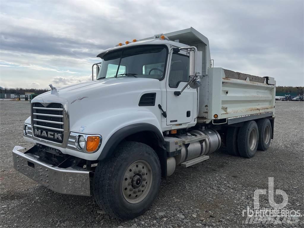 Mack CV713 Camion benne