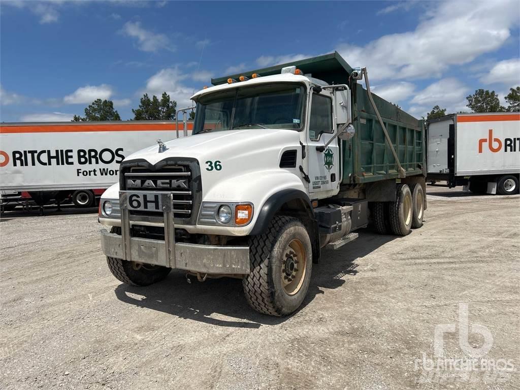 Mack CV713 Camion benne