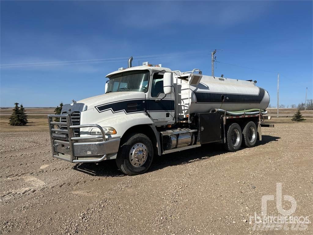 Mack CX613 Camion citerne à eau