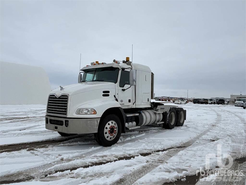 Mack CXU613 Tracteur routier