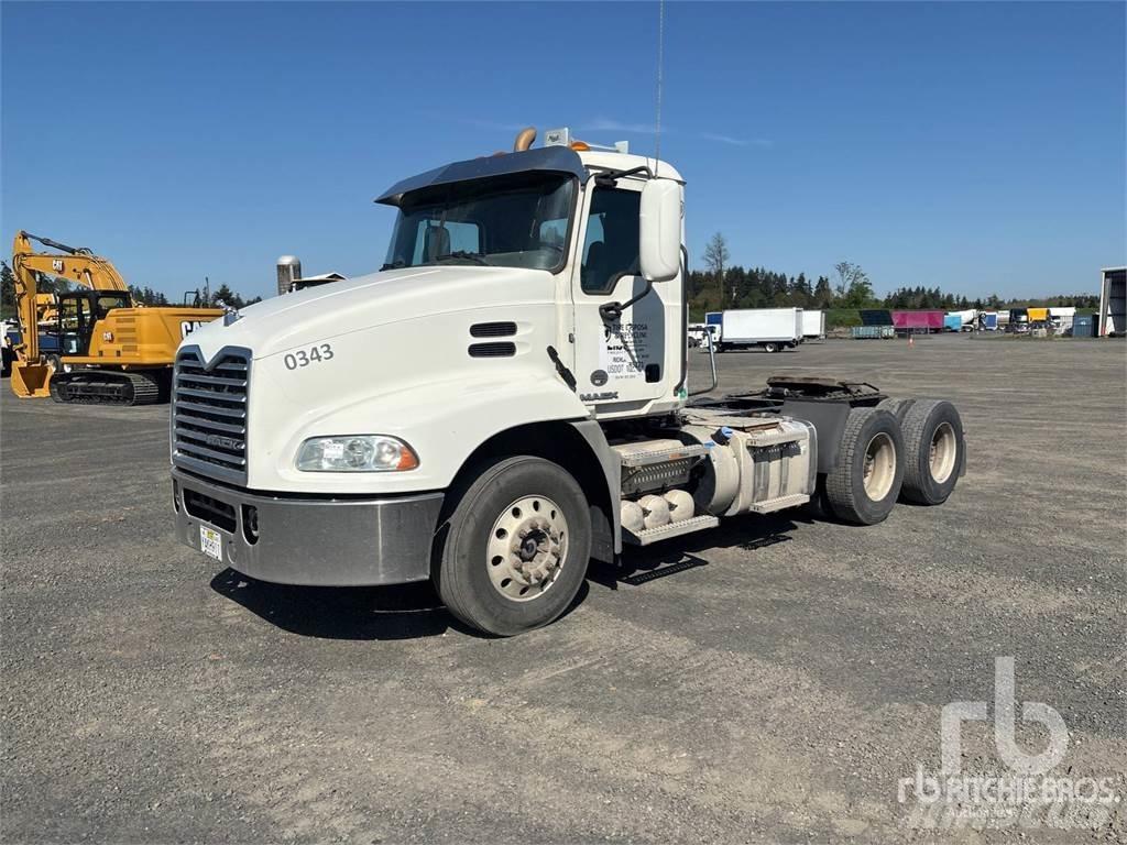 Mack CXU613 Tracteur routier