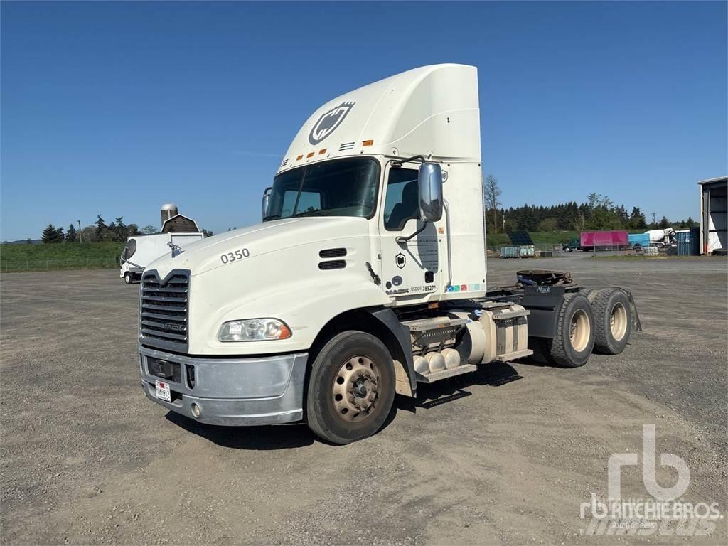 Mack CXU613 Tracteur routier