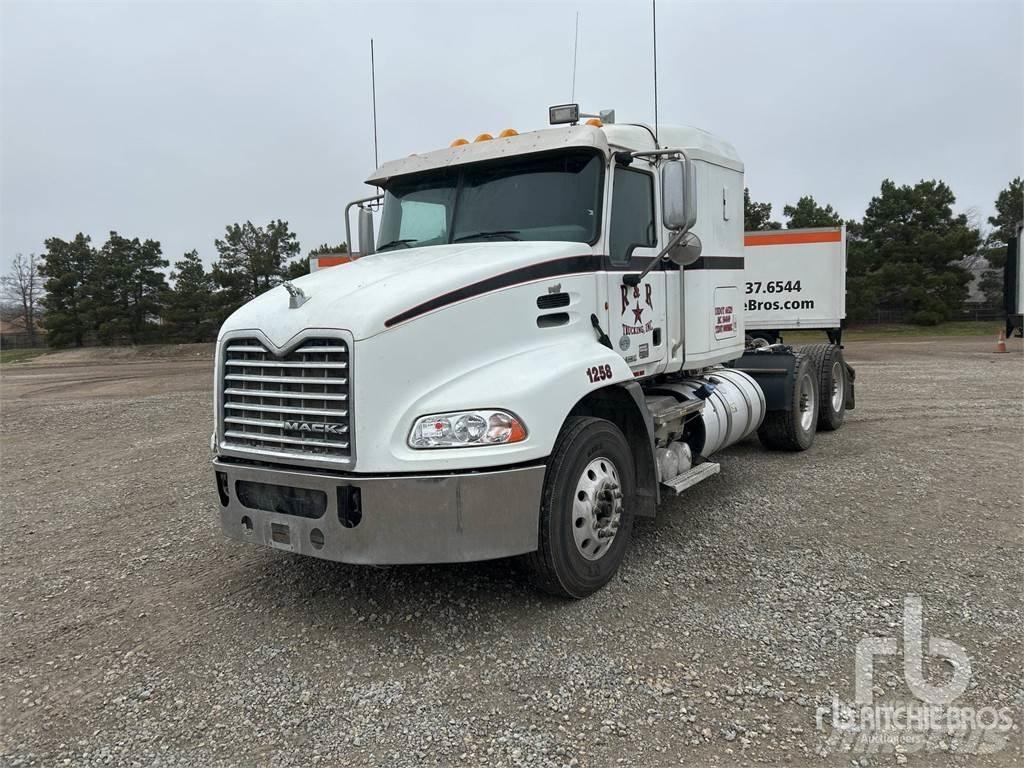 Mack CXU613 Tracteur routier