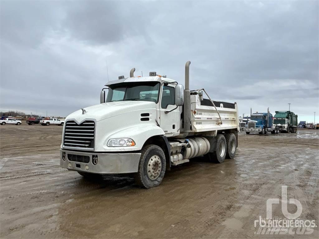Mack CXU613 Camion benne