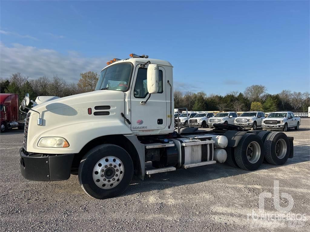 Mack CXU613 Tracteur routier