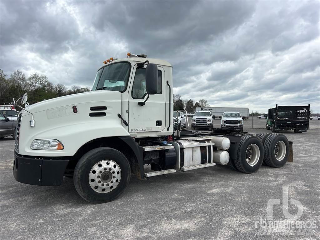 Mack CXU613 Tracteur routier