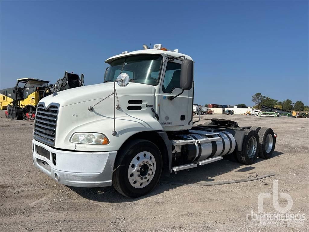 Mack CXU613 Tracteur routier