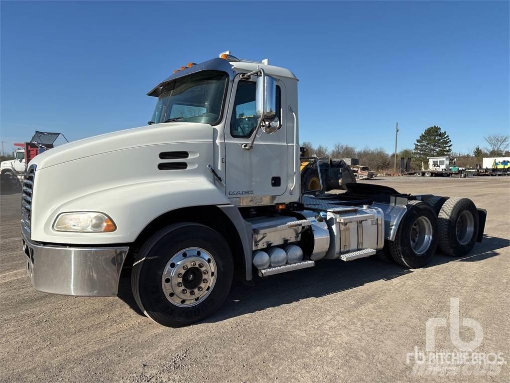Mack CXU613 Tracteur routier