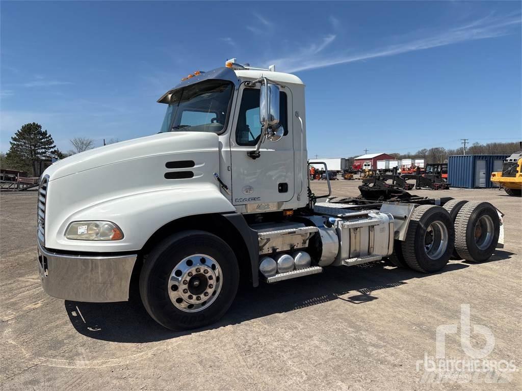 Mack CXU613 Tracteur routier