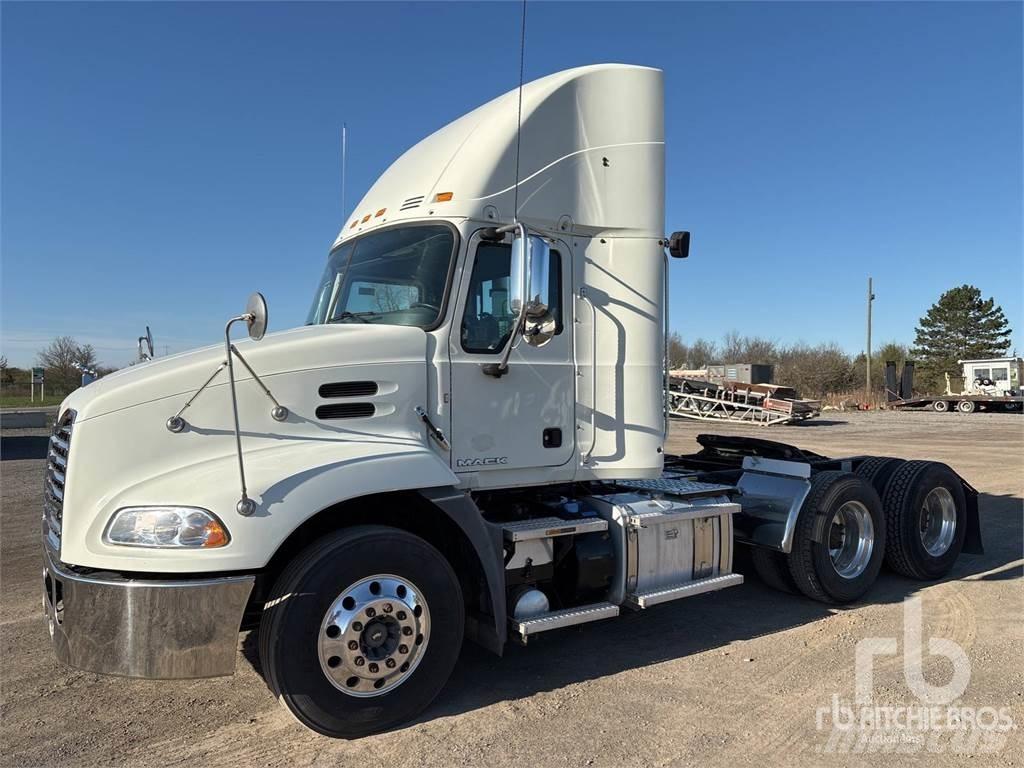 Mack CXU613 Tracteur routier