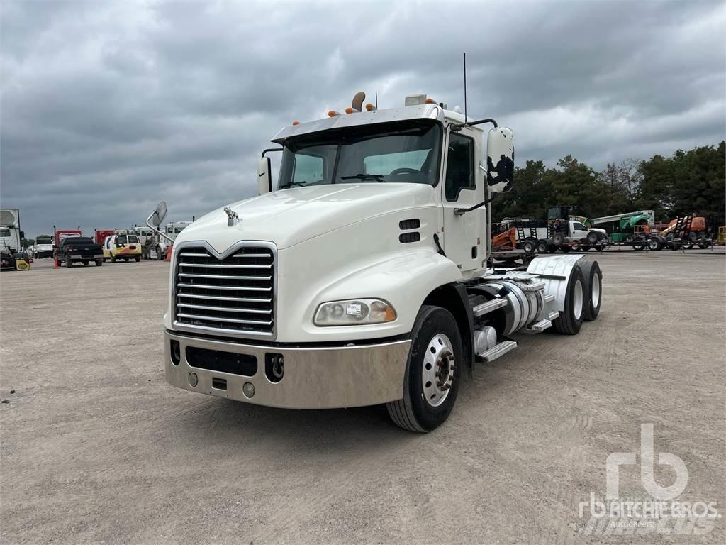 Mack CXU613 Tracteur routier