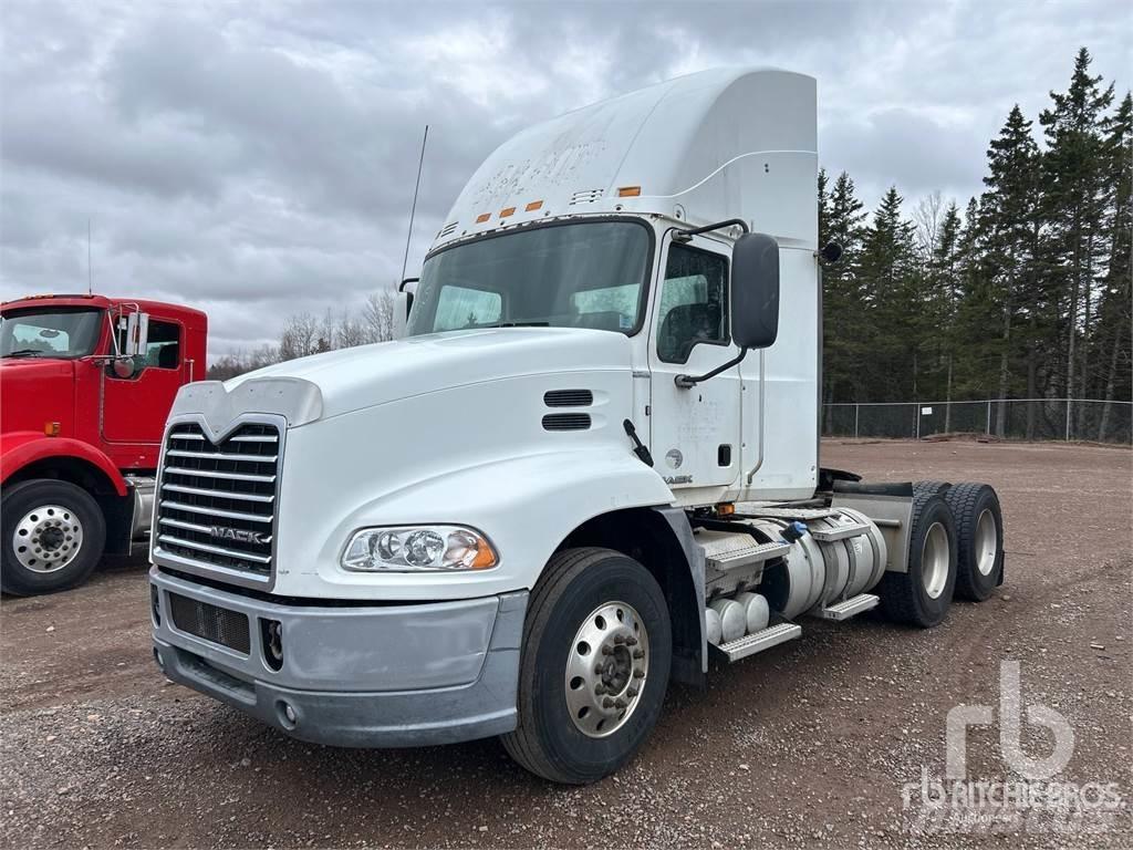 Mack CXU613 Tracteur routier