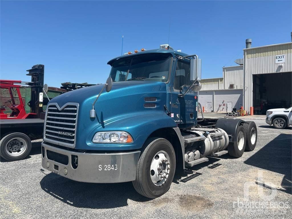 Mack CXU613 Tracteur routier