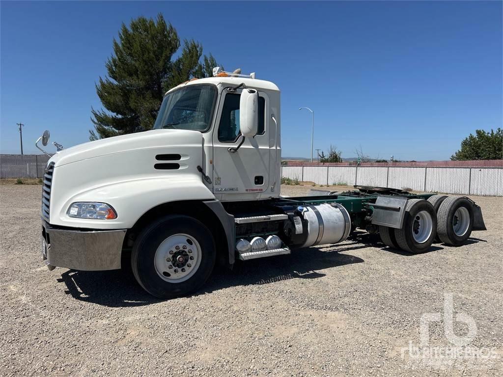 Mack CXU613 Tracteur routier