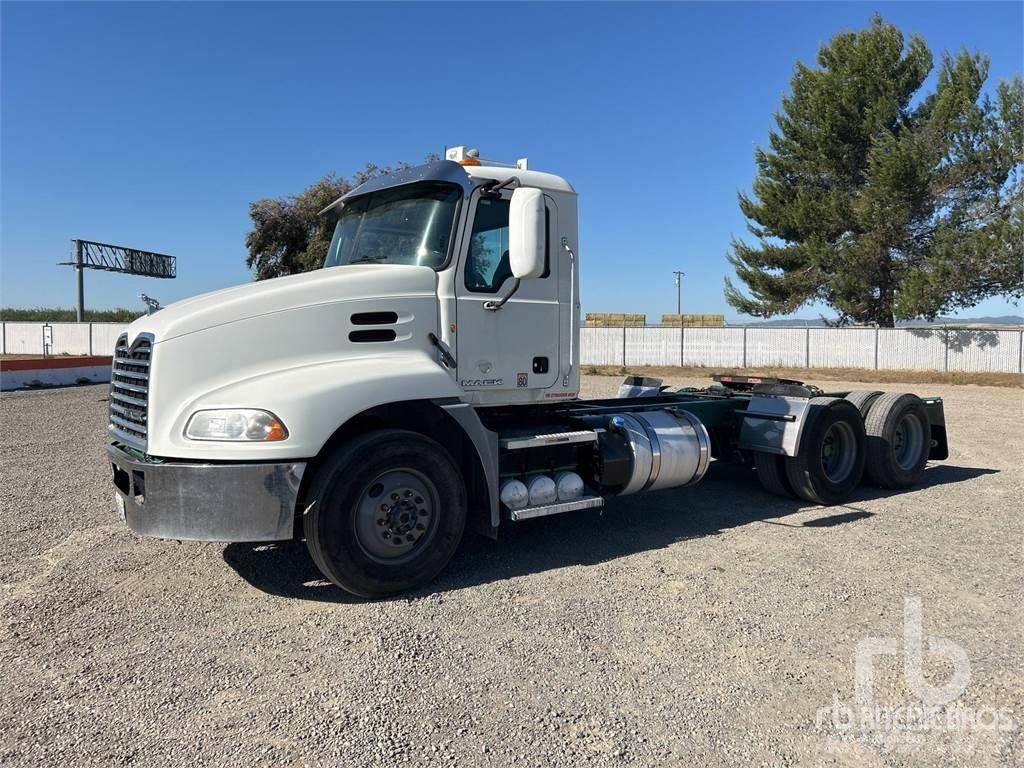 Mack CXU613 Tracteur routier