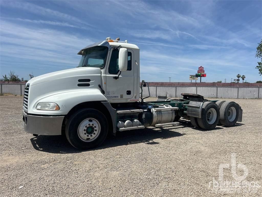 Mack CXU613 Tracteur routier
