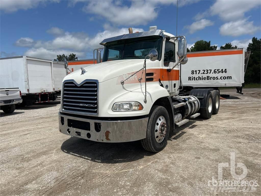 Mack CXU613 Tracteur routier