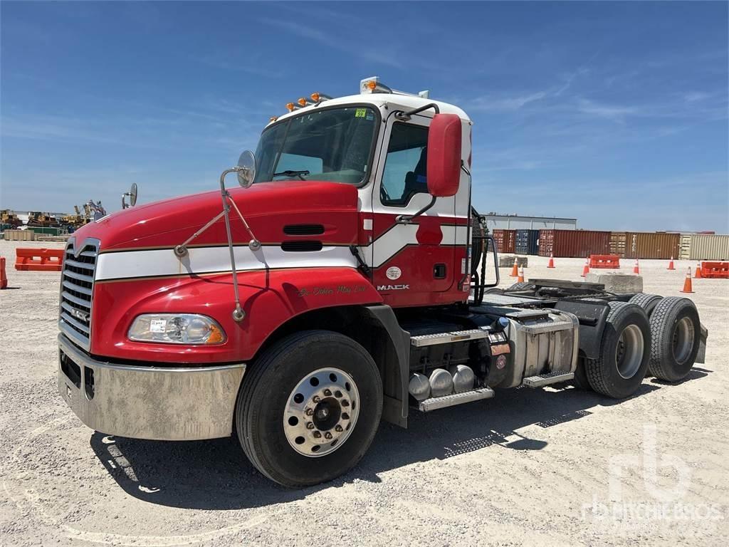 Mack CXU613 Tracteur routier