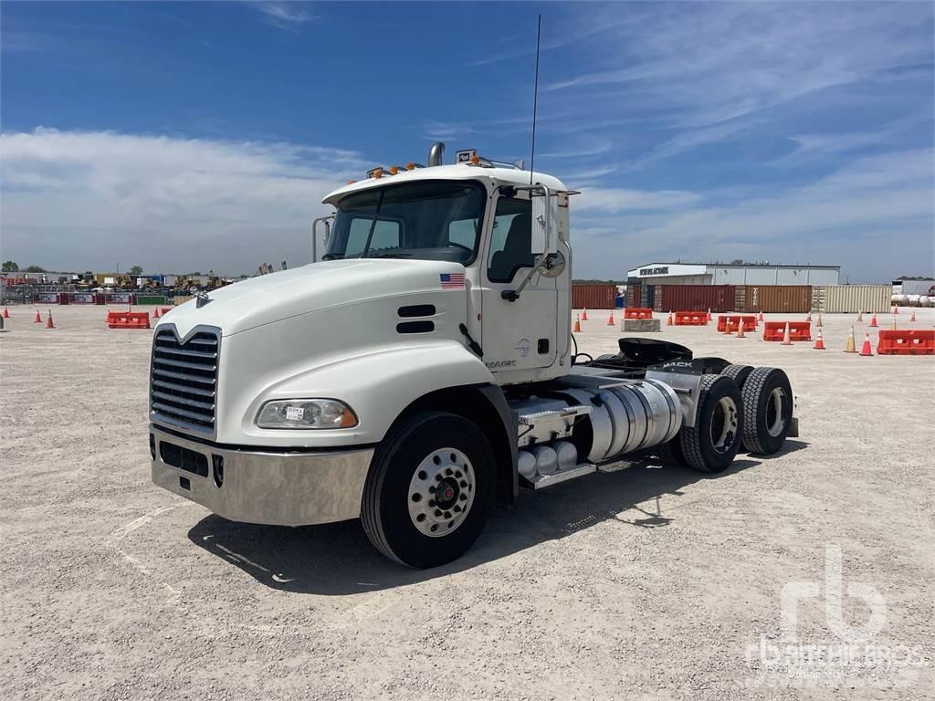 Mack CXU613 Tracteur routier