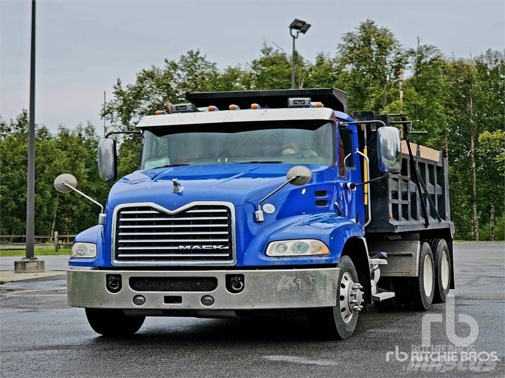 Mack CXU613T Camion benne