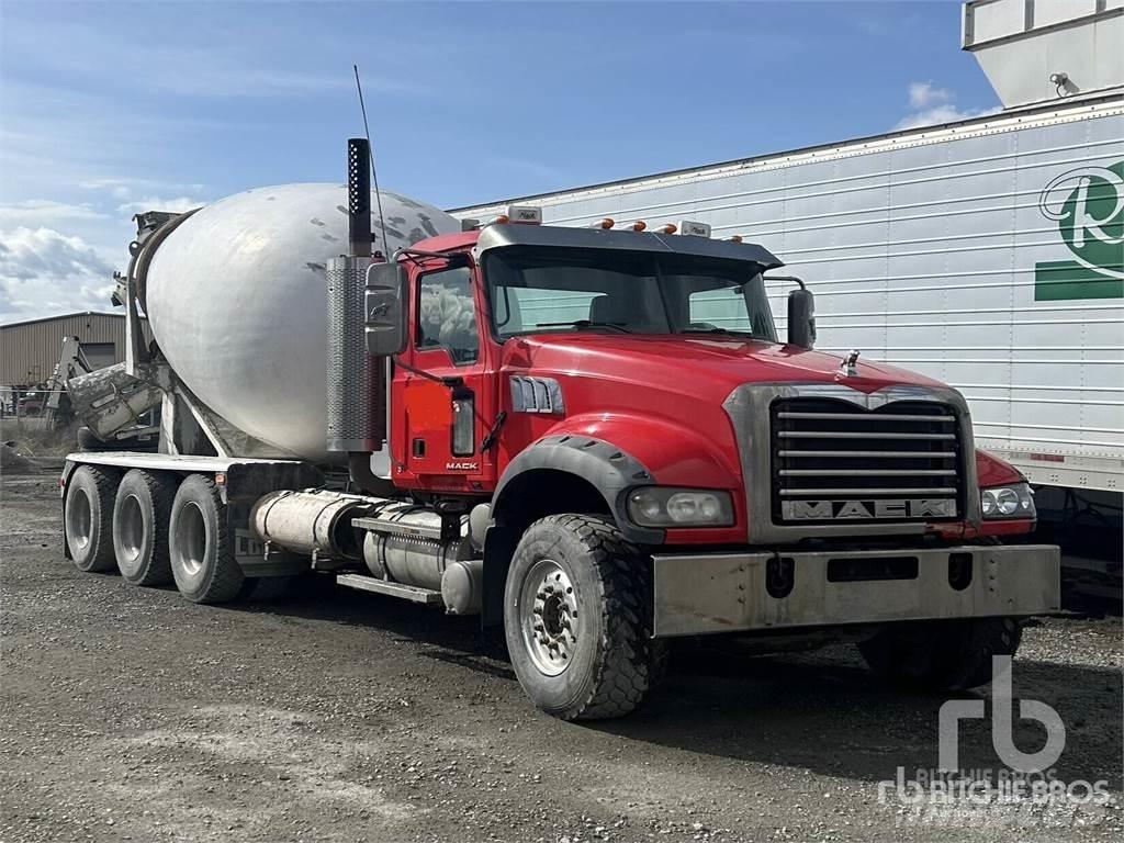 Mack GU713 Camion malaxeur