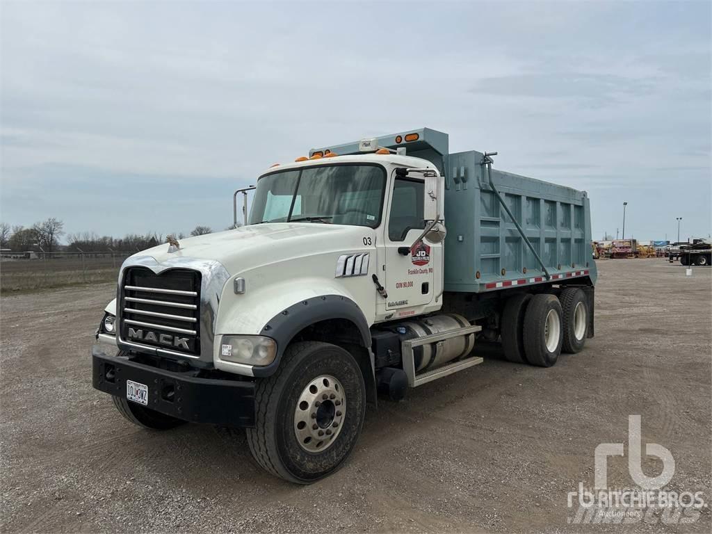 Mack GU713 Camion benne